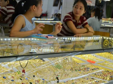 Giá vàng hôm nay 19-11: Tăng mạnh trở lại