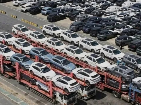 Xe điện Trung Quốc xuất khẩu tăng gấp đôi, xe xăng liên tục giảm