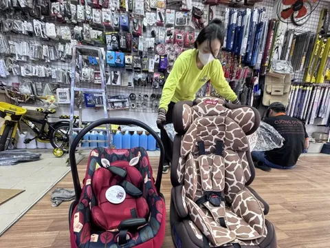 Chủ xe "rối não" không biết mua ghế an toàn nào cho trẻ