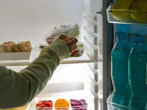 2 vợ chồng ngoài 50 tuổi cùng lúc phát hiện ung thư gan, bác sĩ cảnh báo: Bỏ ngay 3 loại thực phẩm này đi, để trong tủ lạnh cũng không được!