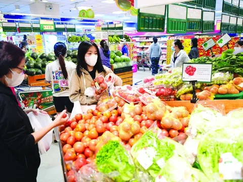 Saigon Co.op giảm giá thịt, cá, rau củ đến 30% giữa lúc giá thực phẩm tăng vọt