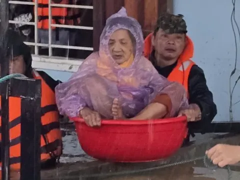 Hỗ trợ khẩn cấp 700 tỉ đồng cho 4 tỉnh khắc phục thiệt hại do mưa lũ