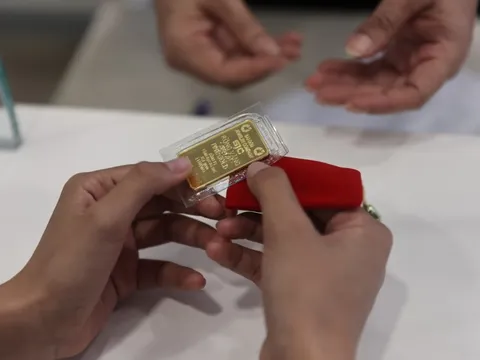 Giá vàng bất động, người mua 2 tuần qua lỗ nặng