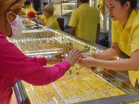 Giá vàng hôm nay 21-11: Tiếp tục suy yếu