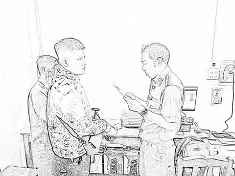 Đi làm thủ tục hành chính, đối tượng truy nã bị công an bắt giữ