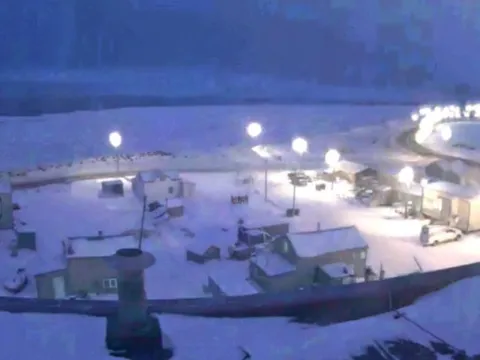 Thị trấn bước vào 65 ngày không có mặt trời trong mùa đông, đến cuối tháng 1/2026 ánh dương mới trở lại