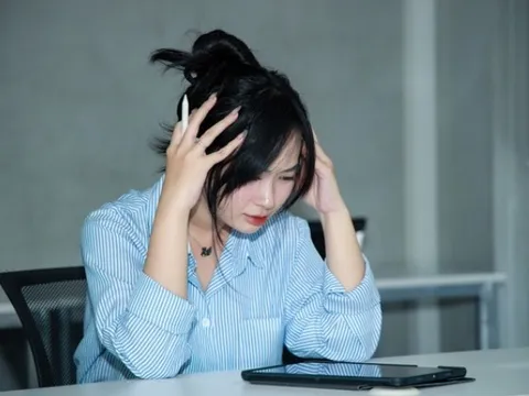 Sếp gửi tôi 1 file trống bảo đọc hết đi, tôi mạnh dạn trả lời, ai ngờ đúng đáp án, sếp chốt tăng lương