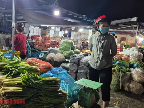 Ngày 25-11, tiểu thương chợ đầu mối Thủ Đức "thở phào"