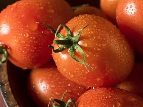 Người đàn ông 49 tuổi ăn cà chua mỗi ngày, sau 1 năm kết quả khiến bác sĩ cũng phải bất ngờ