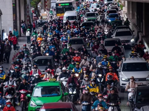 Xe máy dịch vụ chạy xăng sắp bị cấm vào các phường trung tâm Hà Nội