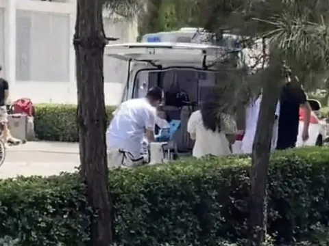 Cậu bé 11 tuổi chuyển tiền 77 lần trong vòng 5 tiếng theo lời "cảnh sát" để cứu bố mẹ