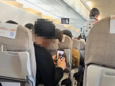 Người đàn ông bị nghi quay lén tiếp viên hàng không