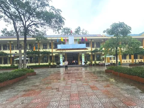 Phó Hiệu trưởng Đỗ Thị Hồng Huế xin nghỉ ốm sau ít ngày trở lại trường