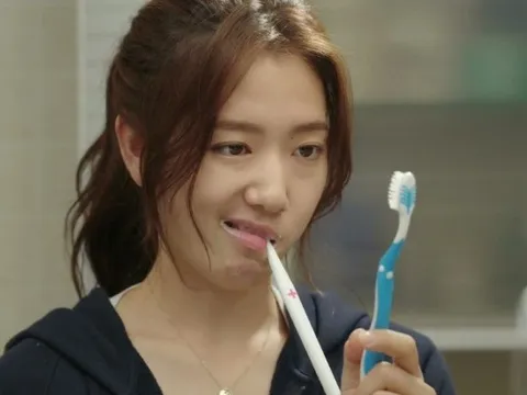 Nên đánh răng trước hay sau khi ăn sáng? Bác sĩ chỉ ra sai lầm hơn 80% người Việt đang mắc phải khi vệ sinh răng miệng