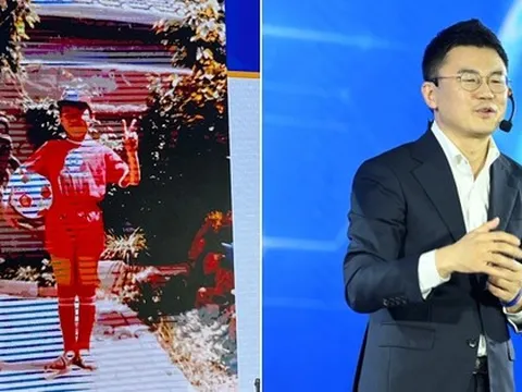 Cậu bé tò mò về cách đàn kiến "vận chuyển thức ăn" trong vườn nhà trở thành Giáo sư trí tuệ vật lý