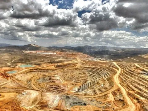 Iran phát hiện mỏ vàng quy mô cực lớn