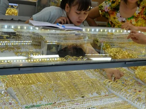 Sáng 2-12, giá vàng miếng SJC và vàng nhẫn giảm mạnh, rời đỉnh lịch sử