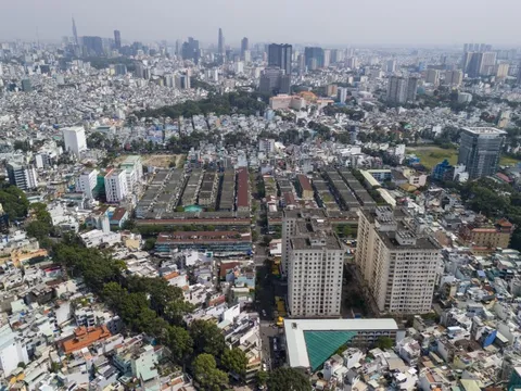 Cận cảnh chung cư hơn 50 năm giữa trung tâm TP.HCM chờ ngày xây mới