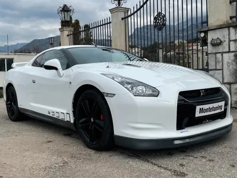 Siêu xe Nissan GT-R 'giá rẻ' chỉ 9.000 USD