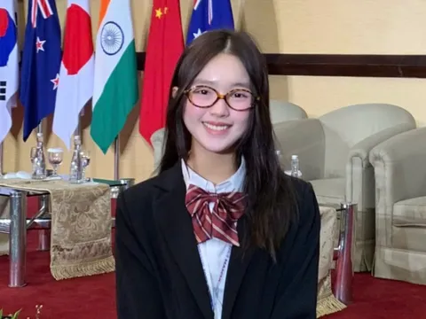 Nữ sinh 2004 từ trường làng vươn ra biển lớn: Khi “trái tim sư tử” kiến tạo bản thân từ bản lĩnh tuổi trẻ