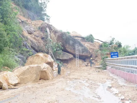 Khánh Hòa lại có mưa lớn, đèo Khánh Lê 3 đợt nổ mìn phá đá