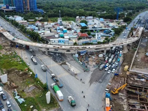 Cầu vượt chữ C sắp hoàn thành, nút giao An Phú rõ hình hài sau gần 3 năm thi công