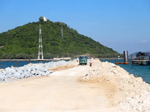 Cận cảnh đường dẫn cảng biển Hà Tiên gần 1.200 tỷ đồng đang thi công