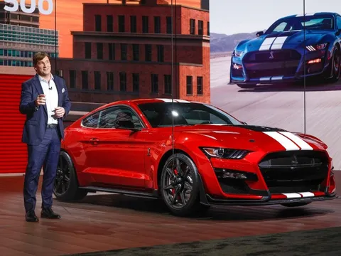 CEO Ford tiết lộ bị ép bán xe điện dưới thời Biden