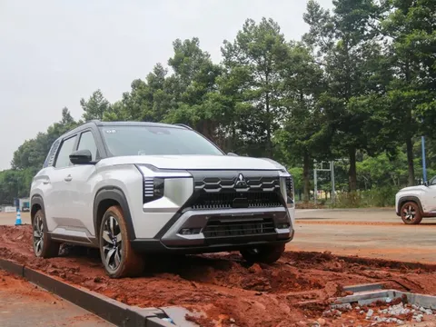 Cùng tầm giá 850 triệu, Mitsubishi Destinator có đáng mua trước CX-5?