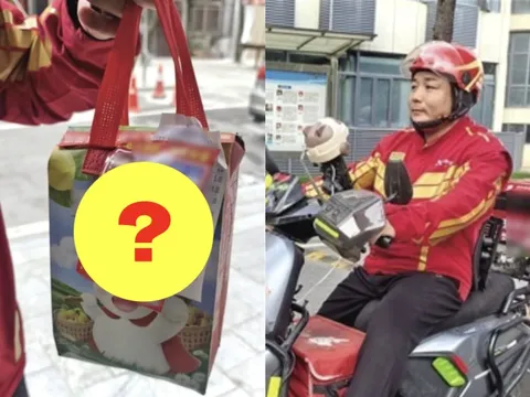 Suốt 19 năm, shipper liên tục dán 1 thứ lên xe và đồ ăn của khách, nhìn kỹ nhiều người đã bật khóc