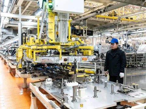 Kinh tế Trung Quốc rẽ ngoặt lịch sử khi đầu tư lao dốc