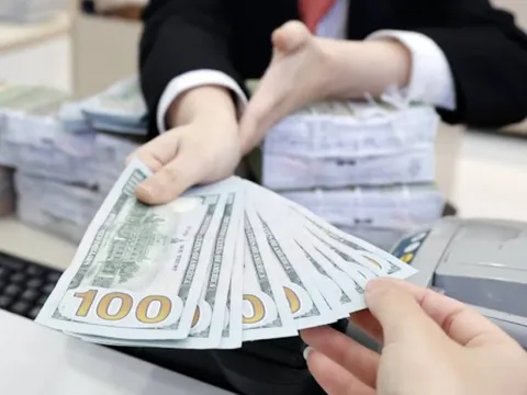 Giá USD tự do giảm rất mạnh