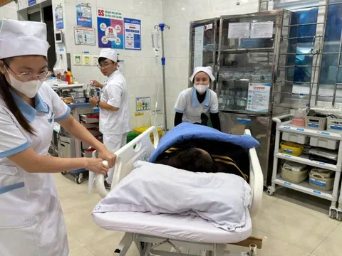 Hơn 100 người nhập viện sau khi ăn bánh mì ở Quảng Ngãi