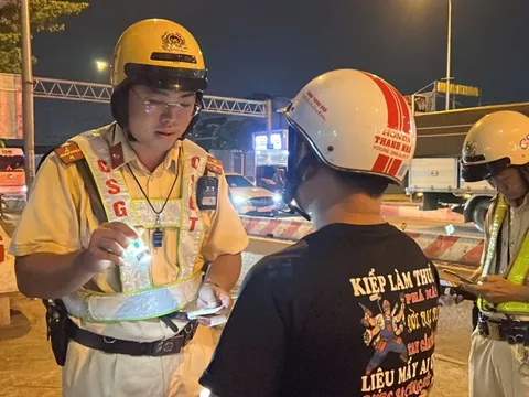 TPHCM: Say xỉn, người đàn ông không nhớ tên, bỏ lại xe máy