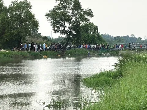 2 thiếu niên mất tích dưới con rạch ở TPHCM