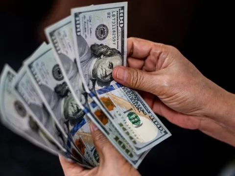 Đồng bạc xanh suy yếu